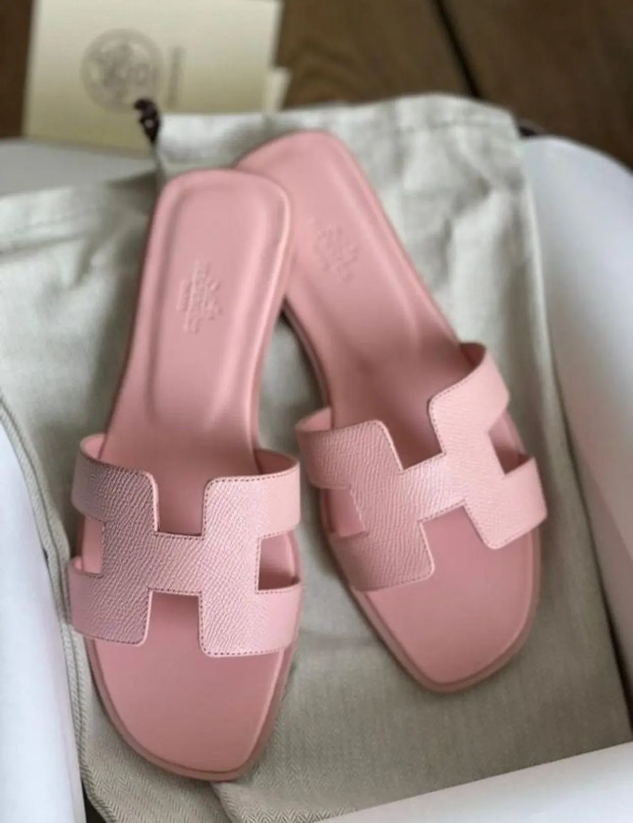 it girl light pink sandals