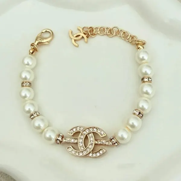 CORA PEARLS BRACELET