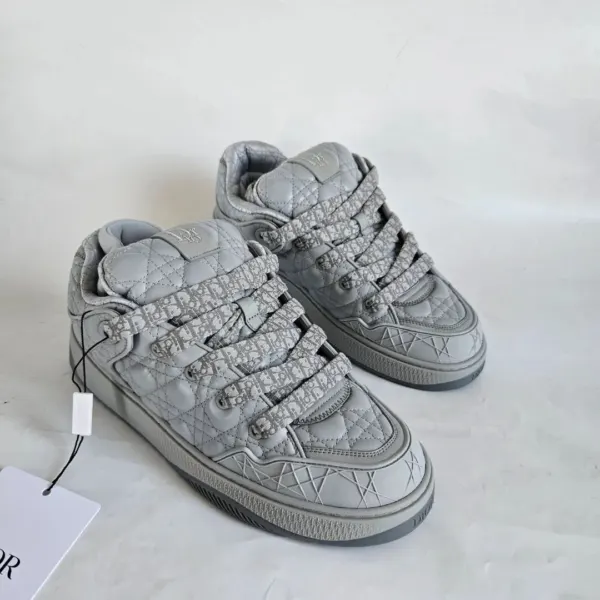 "B9" Sneaker