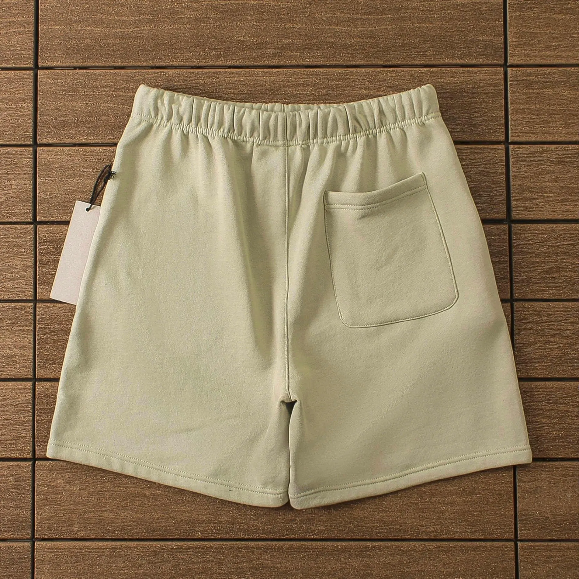 "essence" shorts pistachio