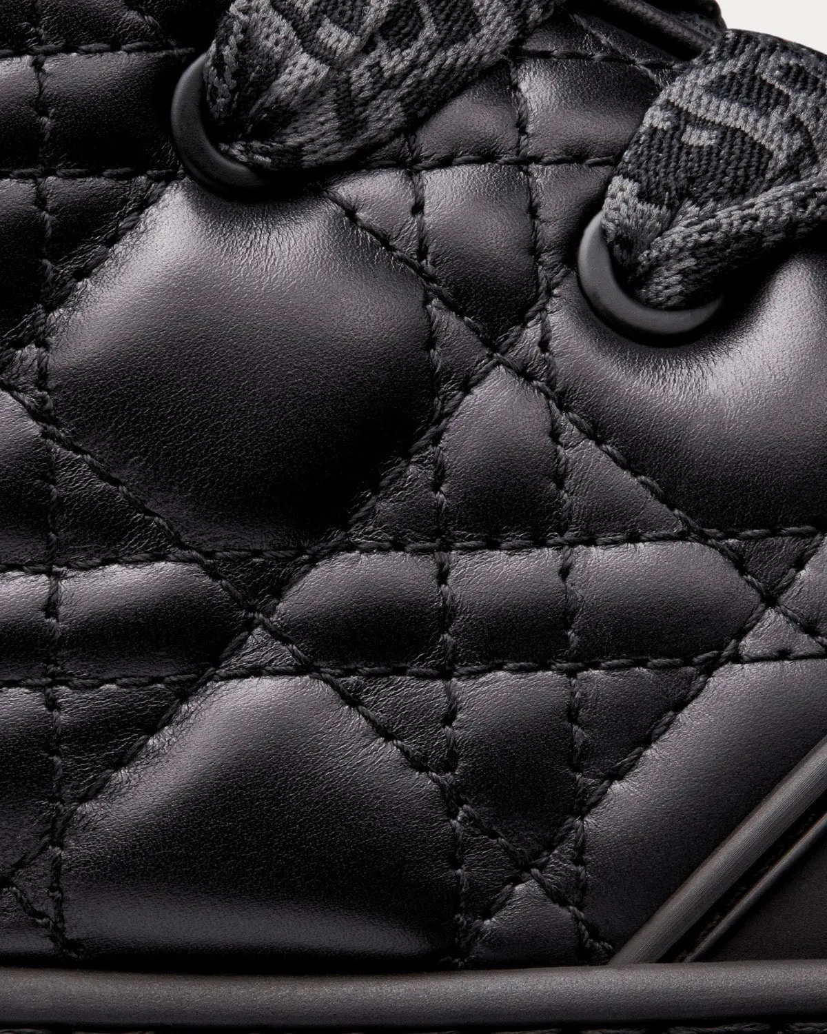 "B9" Sneaker