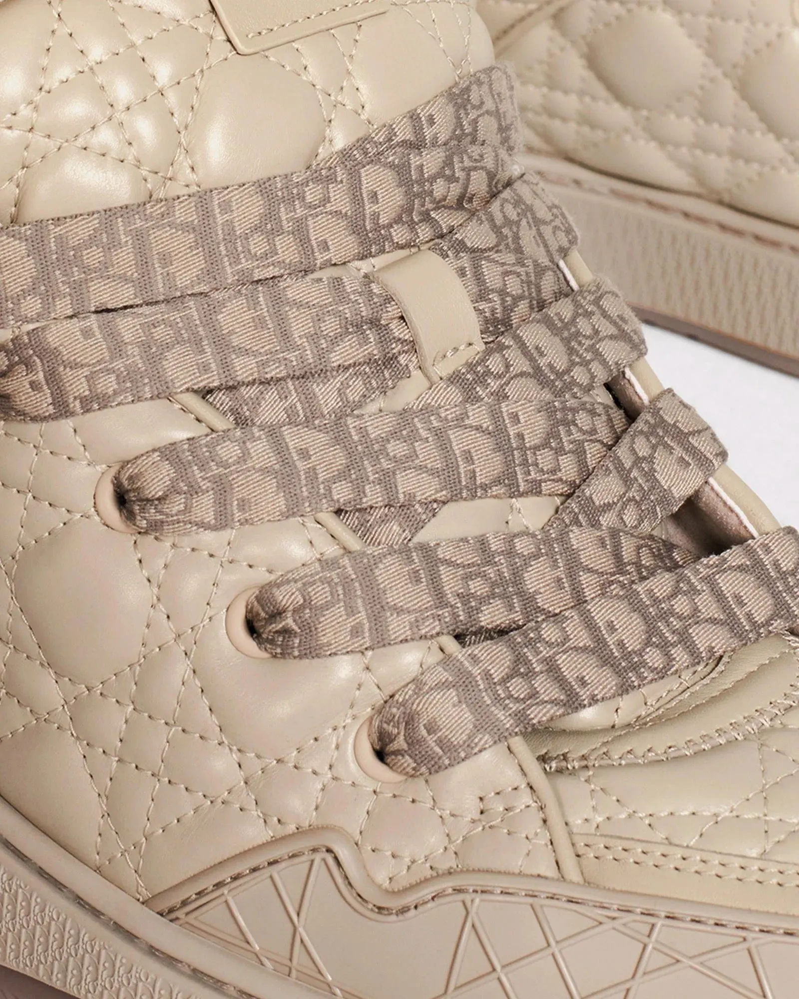 "B9" Sneaker