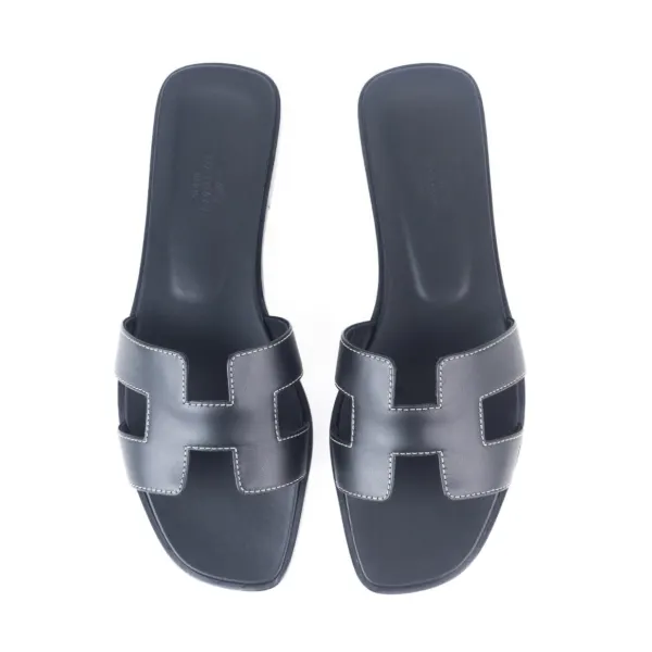 it girl black sandals