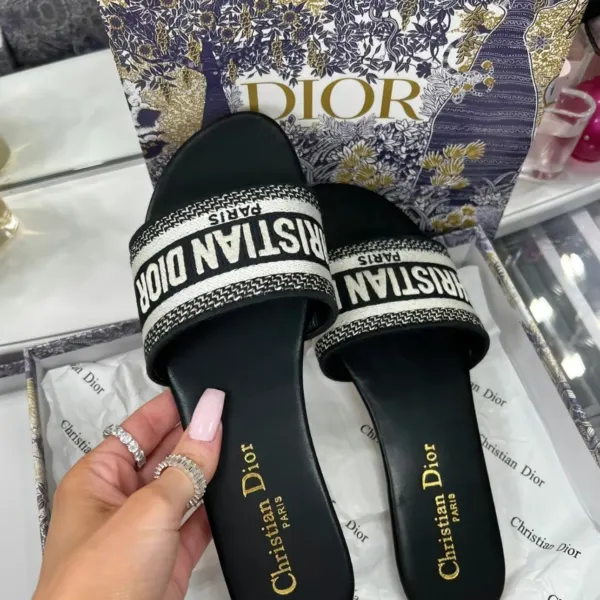 Christy sandals black and white
