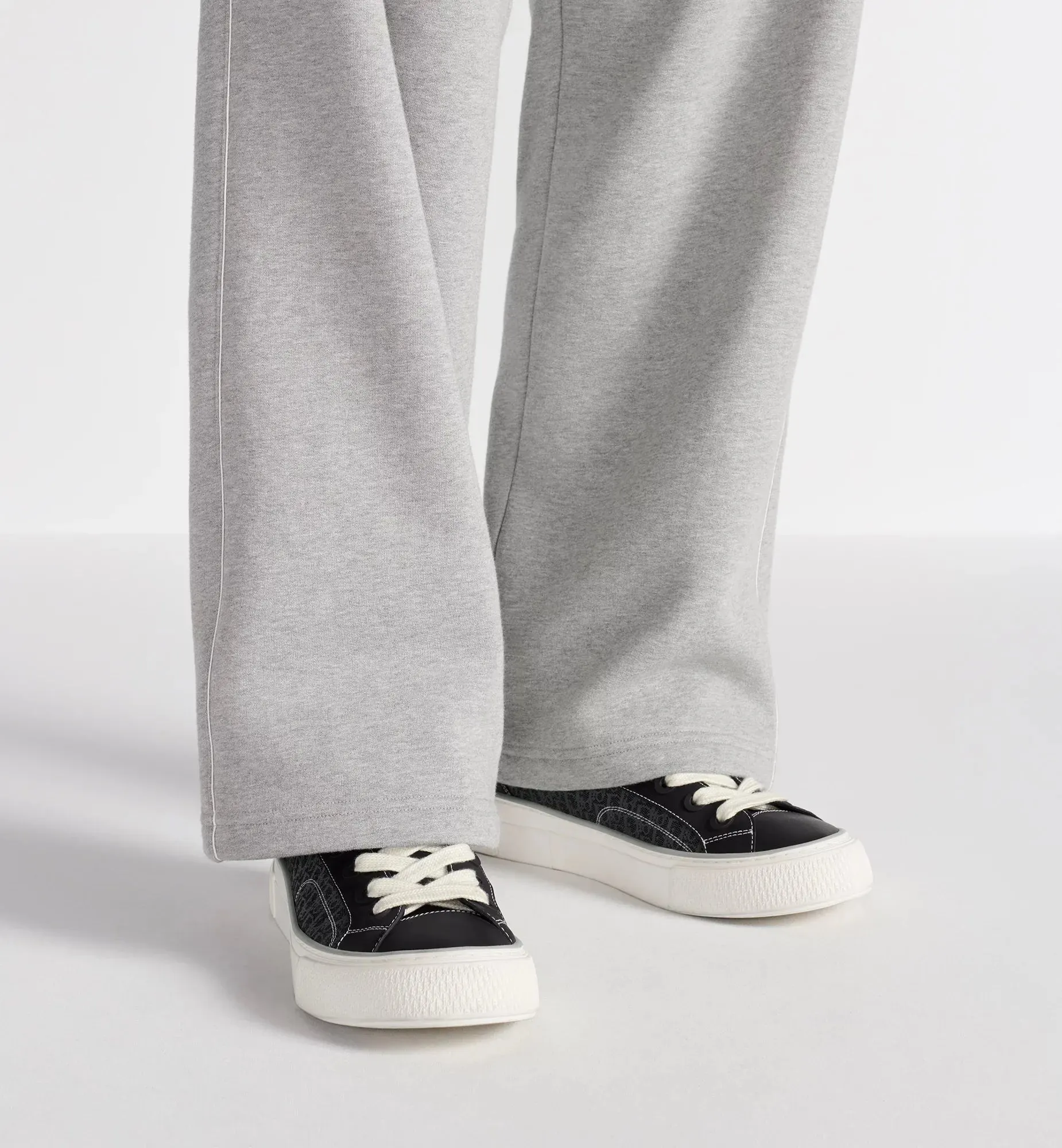 "B33" Spin Sneaker