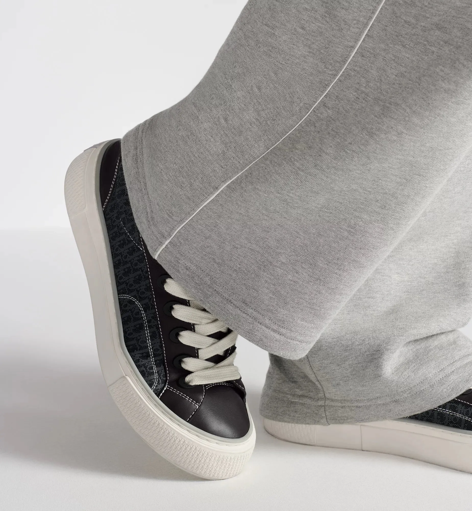 "B33" Spin Sneaker
